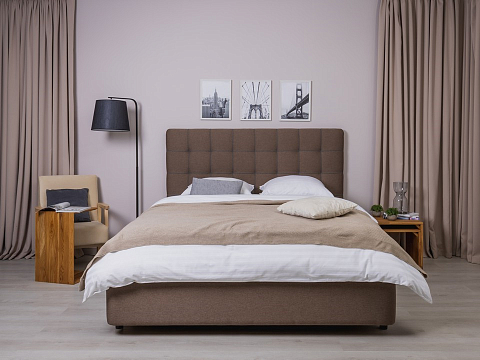 Кровать с высоким изголовьем Leon - Современная кровать, украшенная декоративным кантом.